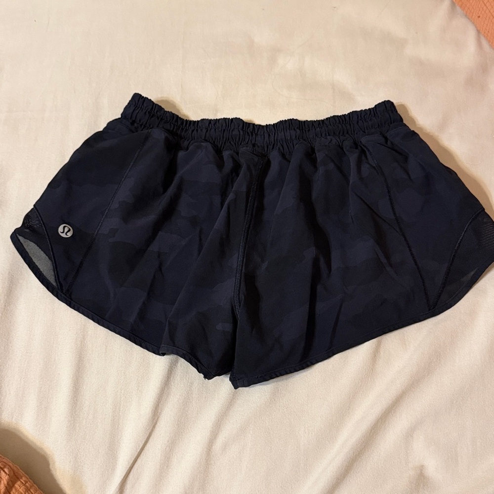 Lululemon Hotty Hot Shorts - Picture 2 of 4
